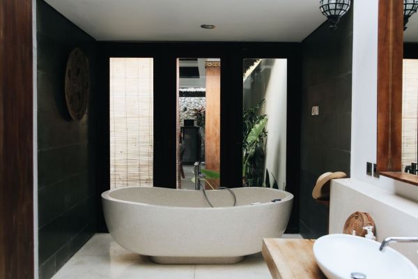 Comment aménager une salle de bains moderne ?